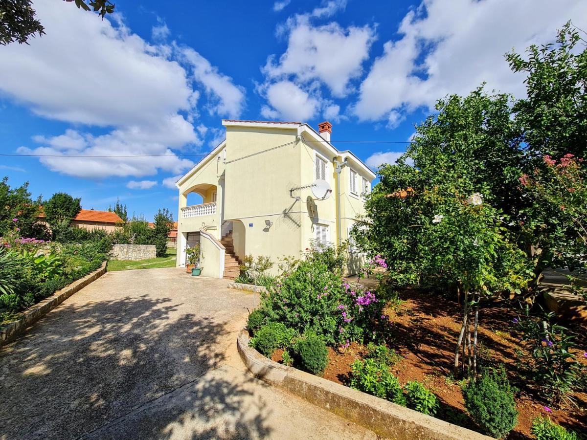 Apartmani Lenka Ugljan Exterior foto