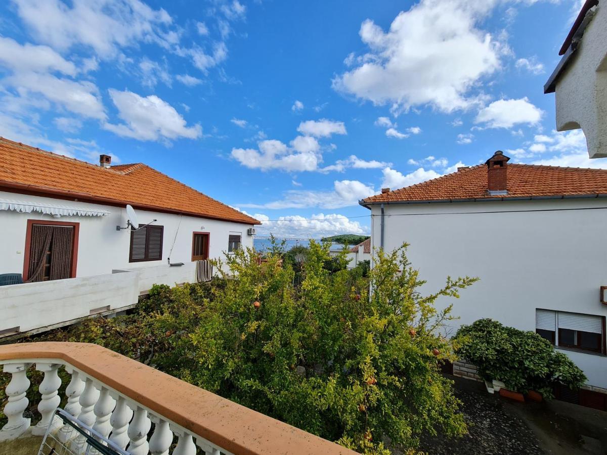 Apartmani Lenka Ugljan Exterior foto