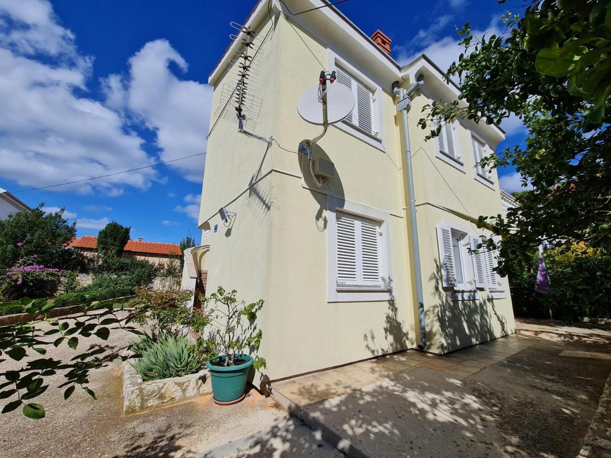 Apartmani Lenka Ugljan Exterior foto