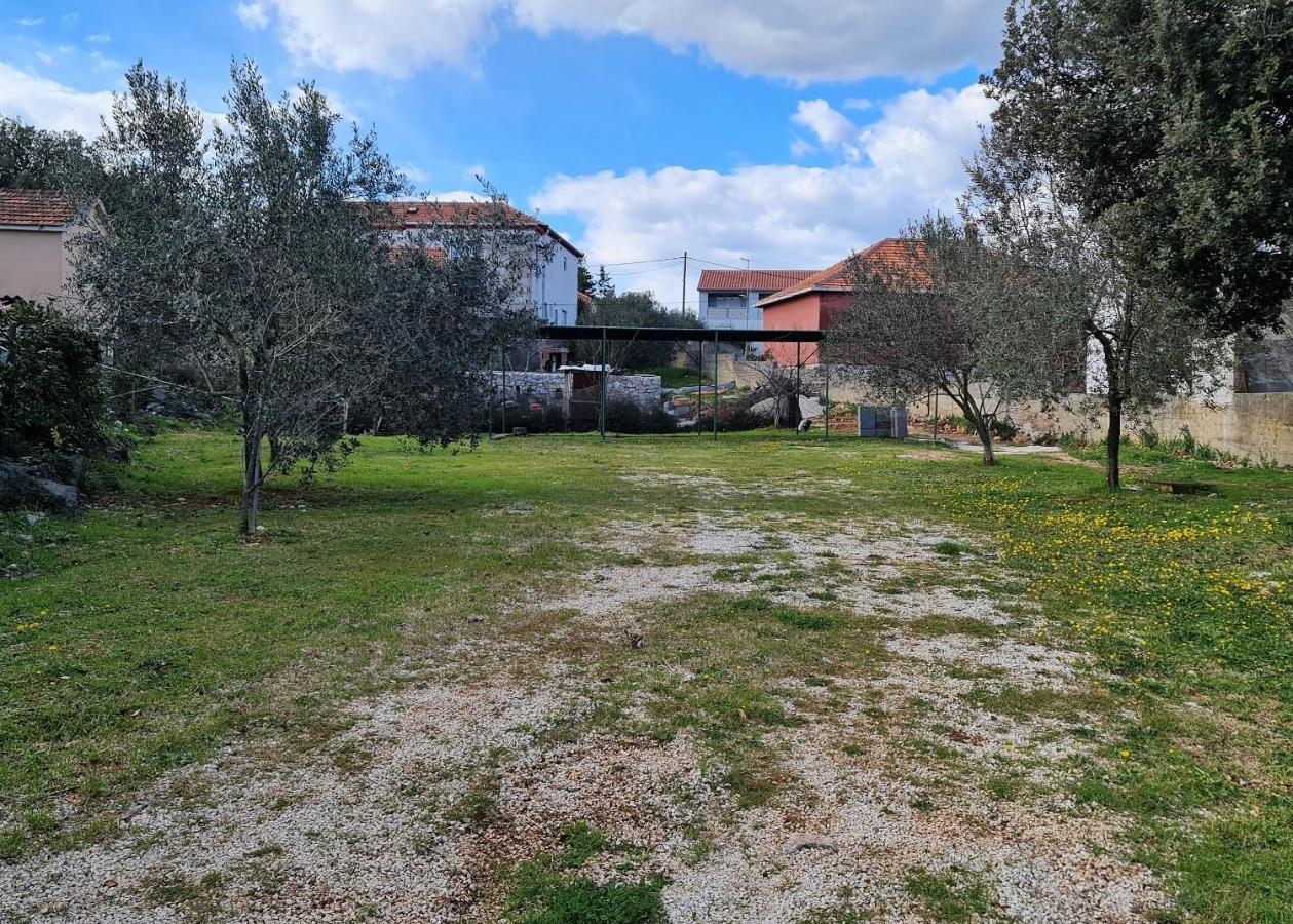 Apartmani Lenka Ugljan Exterior foto