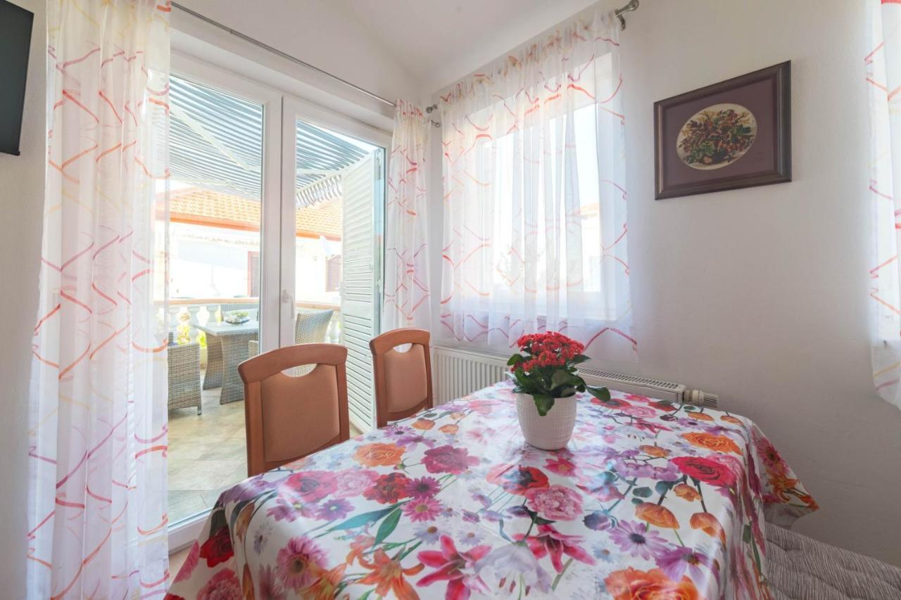 Apartmani Lenka Ugljan Exterior foto