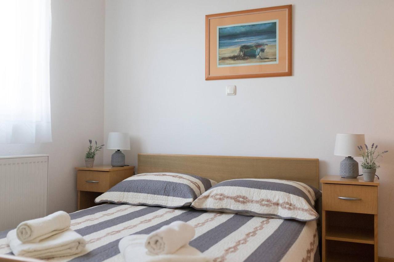 Apartmani Lenka Ugljan Exterior foto