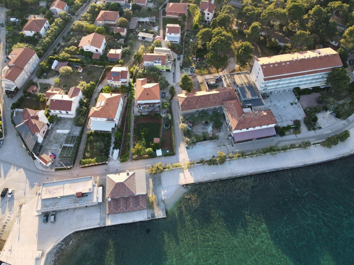 Apartmani Lenka Ugljan Exterior foto