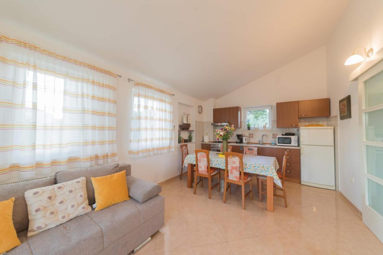 Apartmani Lenka Ugljan Exterior foto