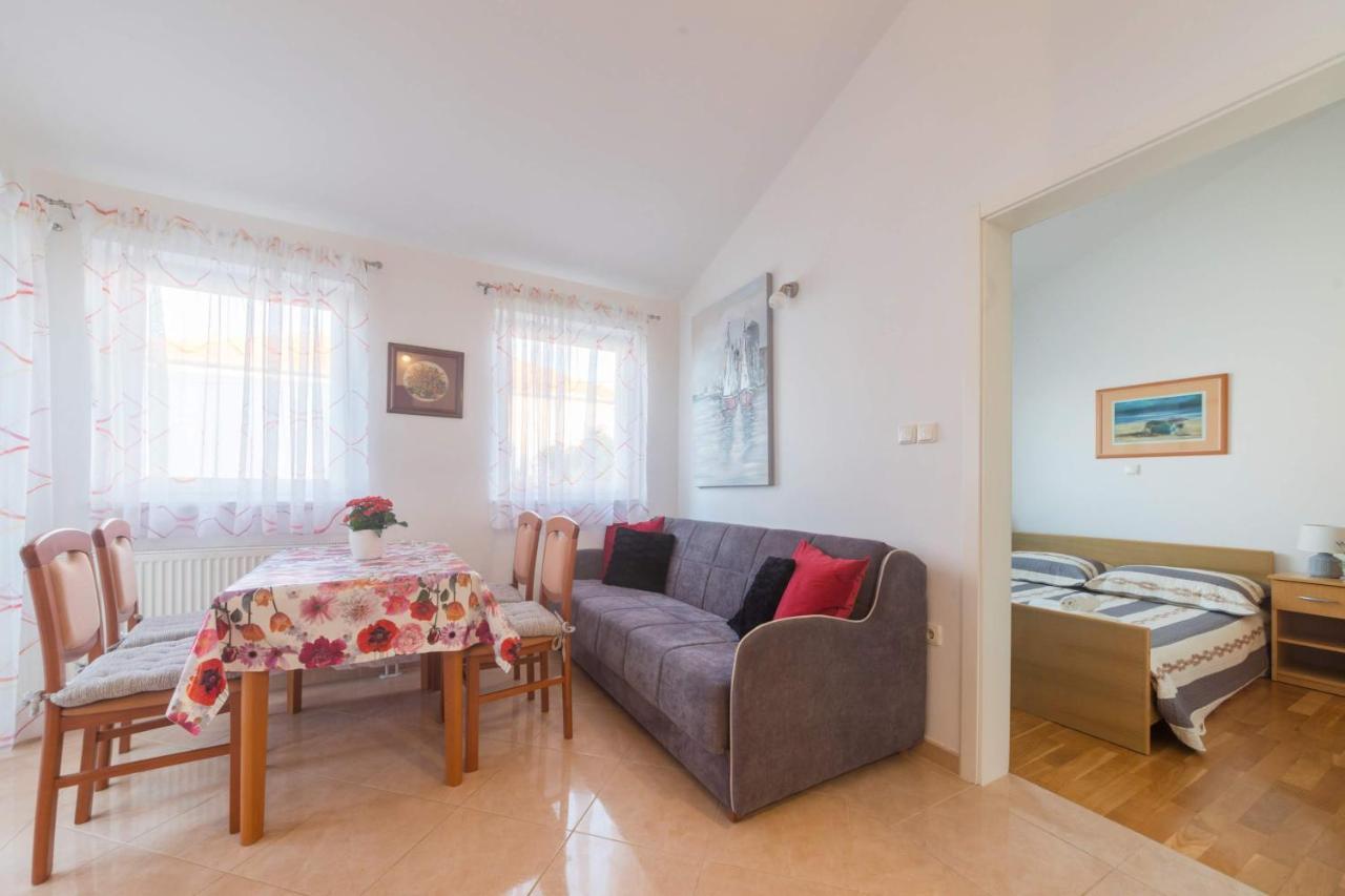 Apartmani Lenka Ugljan Exterior foto